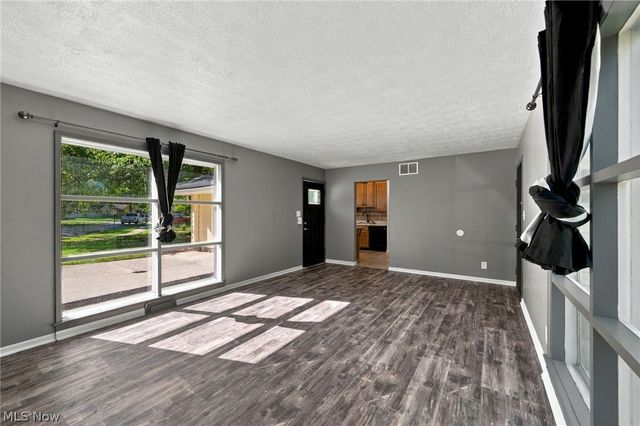 6410 Newland Drive, Parma Heights, OH 44130
