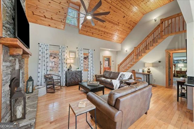 411 Gunite Circle, Ellijay, GA 30540