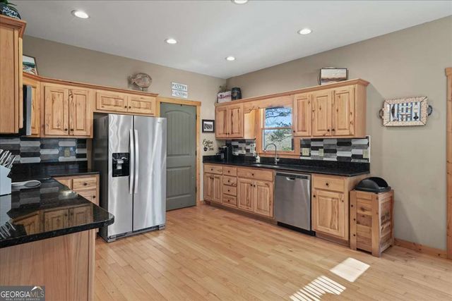 411 Gunite Circle, Ellijay, GA 30540