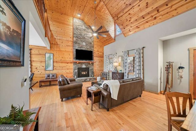 411 Gunite Circle, Ellijay, GA 30540