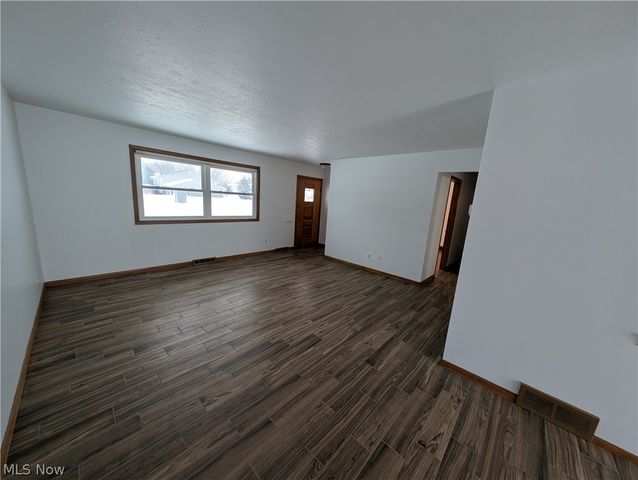 35477 Hobbie Drive, Eastlake, OH 44095