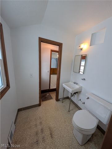 35477 Hobbie Drive, Eastlake, OH 44095