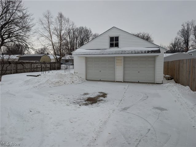 35477 Hobbie Drive, Eastlake, OH 44095