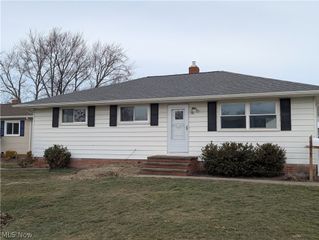 35477 Hobbie Drive, Eastlake, OH 44095