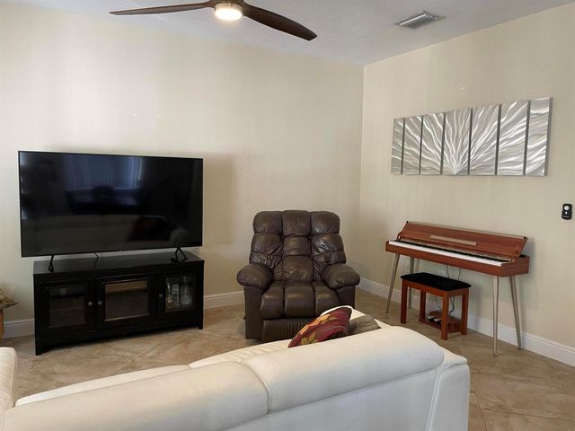 552 NW 39th Circle N, Boca Raton, FL 33431