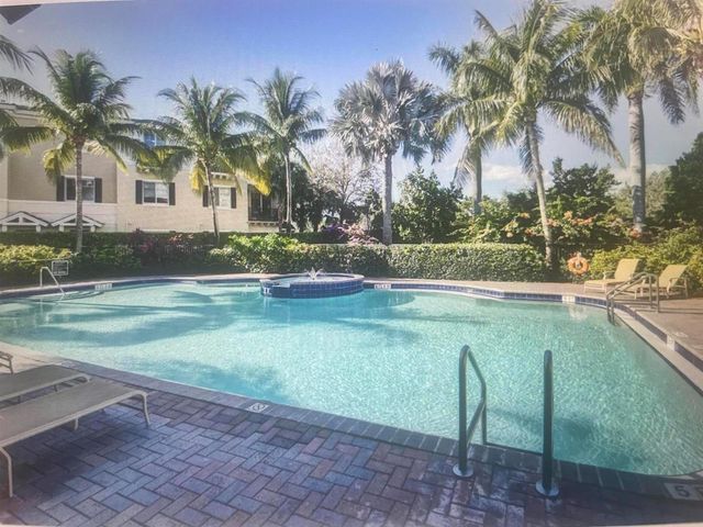 552 NW 39th Circle N, Boca Raton, FL 33431