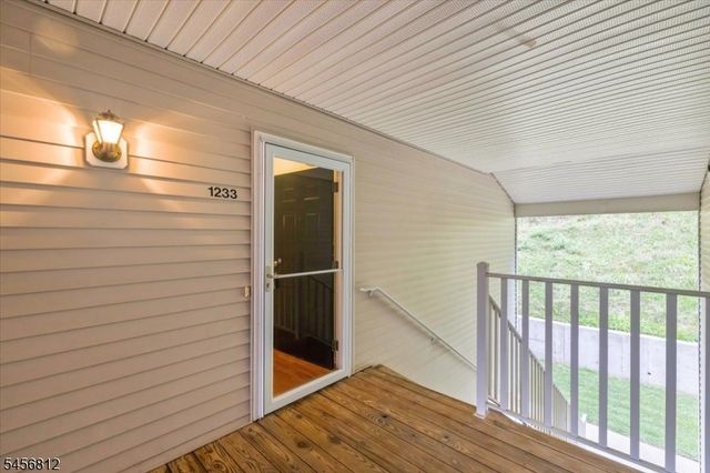 1233 King Ct, Green Brook Twp., NJ 08812