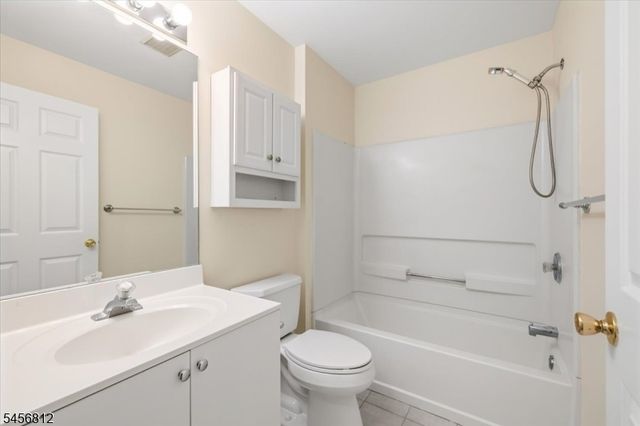 1233 King Ct, Green Brook Twp., NJ 08812