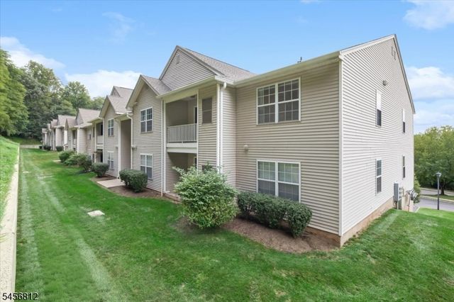 1233 King Ct, Green Brook Twp., NJ 08812