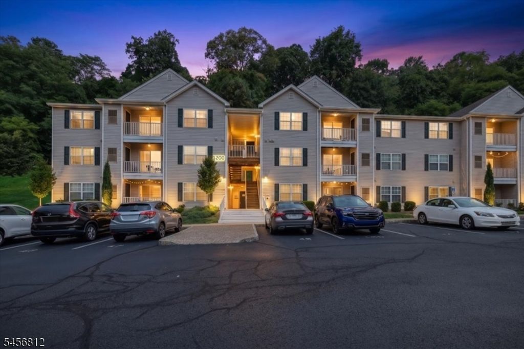 1233 King Ct, Green Brook Twp., NJ 08812