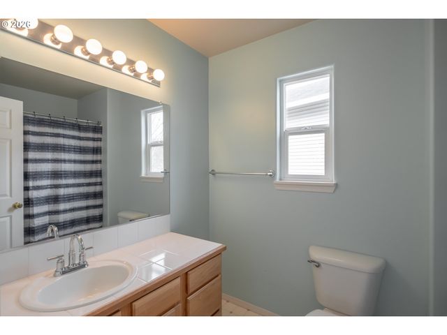 1067 Sw FALCON CREST Dr, Dundee, OR 97115