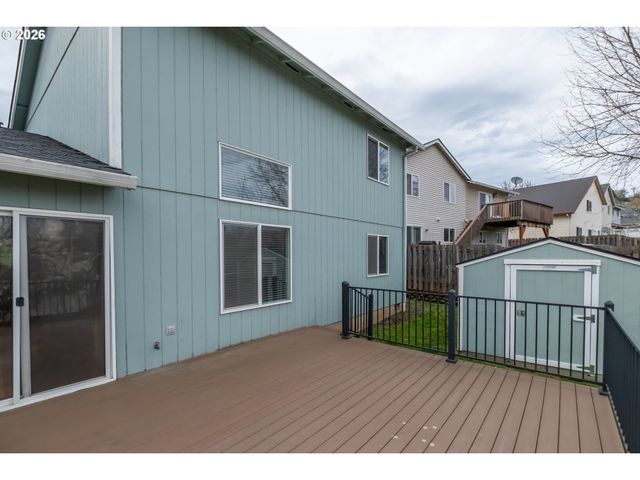1067 Sw FALCON CREST Dr, Dundee, OR 97115