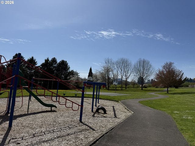 1067 Sw FALCON CREST Dr, Dundee, OR 97115