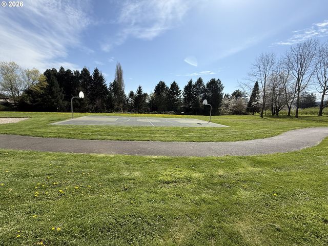 1067 Sw FALCON CREST Dr, Dundee, OR 97115