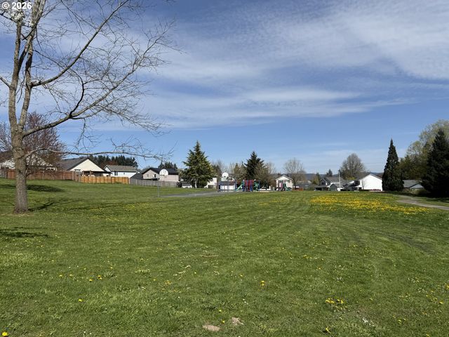 1067 Sw FALCON CREST Dr, Dundee, OR 97115