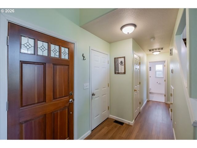 1067 Sw FALCON CREST Dr, Dundee, OR 97115