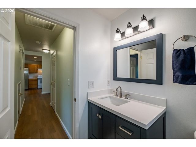 1067 Sw FALCON CREST Dr, Dundee, OR 97115
