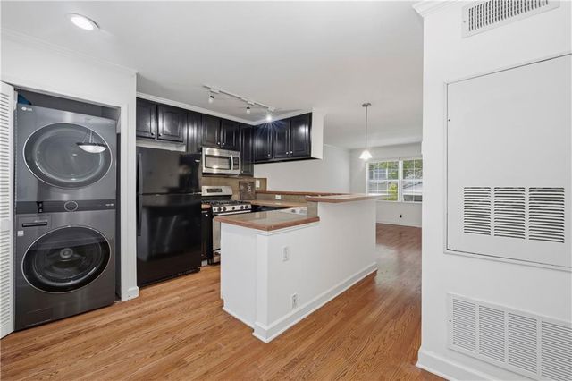 2232 Dunseath Avenue 105, Atlanta, GA 30318