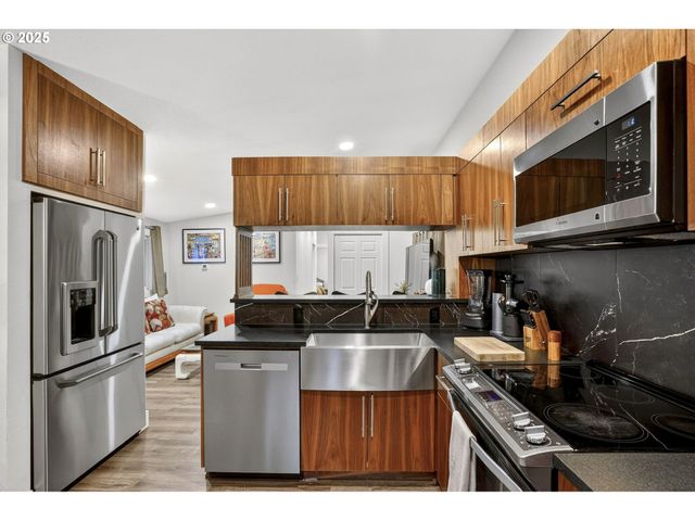 25297 E WELCHES Rd 45, Welches, OR 97067