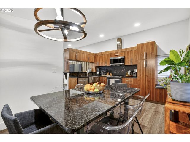 25297 E WELCHES Rd 45, Welches, OR 97067