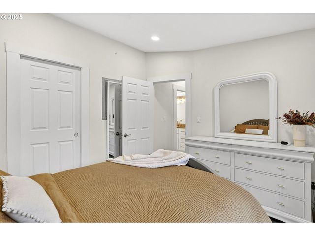 25297 E WELCHES Rd 45, Welches, OR 97067