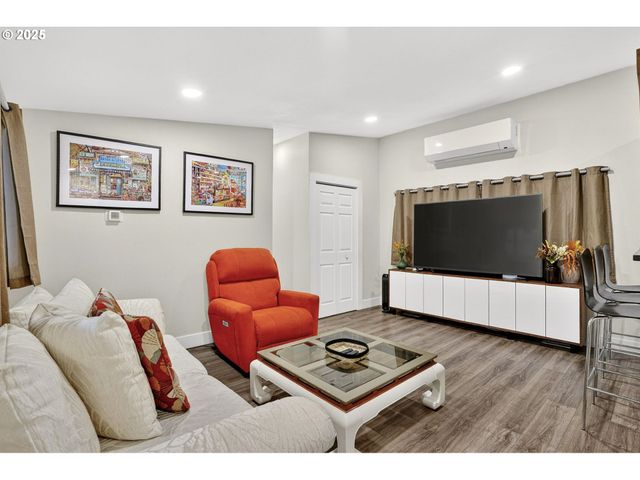 25297 E WELCHES Rd 45, Welches, OR 97067