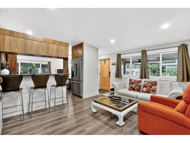 25297 E WELCHES Rd 45, Welches, OR 97067