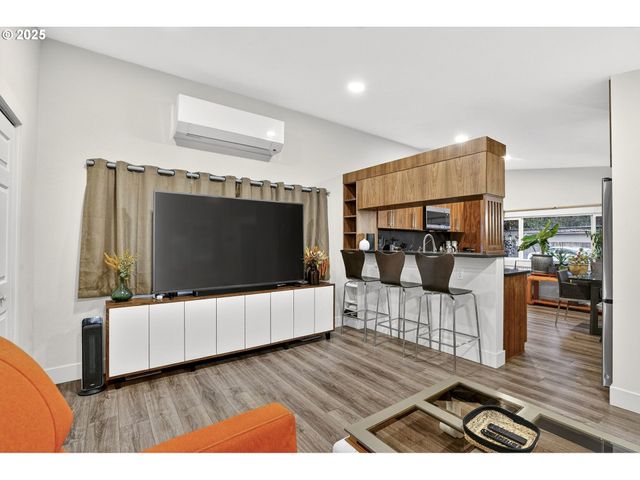 25297 E WELCHES Rd 45, Welches, OR 97067