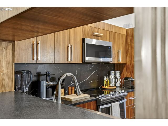 25297 E WELCHES Rd 45, Welches, OR 97067