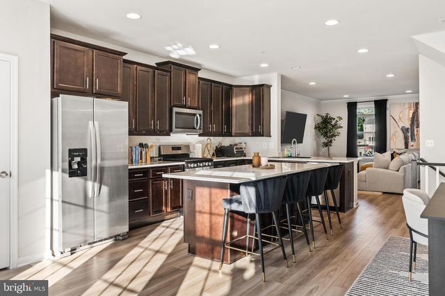 7709 PRESIDENTIAL PKWY, Upper Marlboro, MD 20774