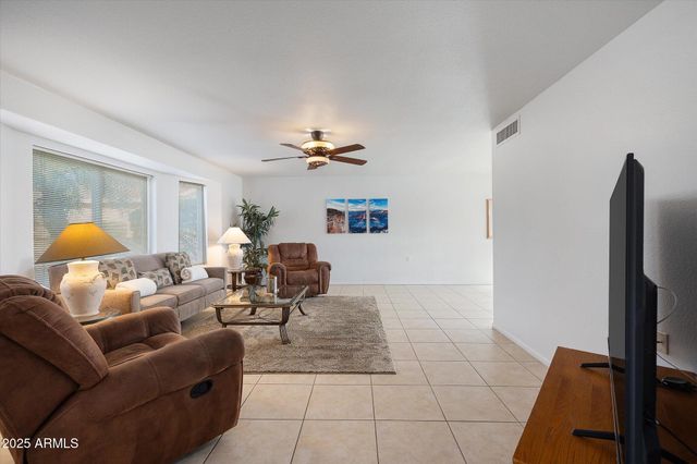 625 LEISURE WORLD --, Mesa, AZ 85206