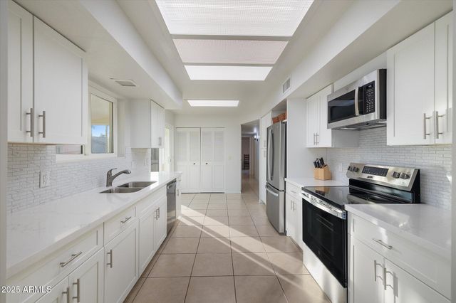 625 LEISURE WORLD --, Mesa, AZ 85206