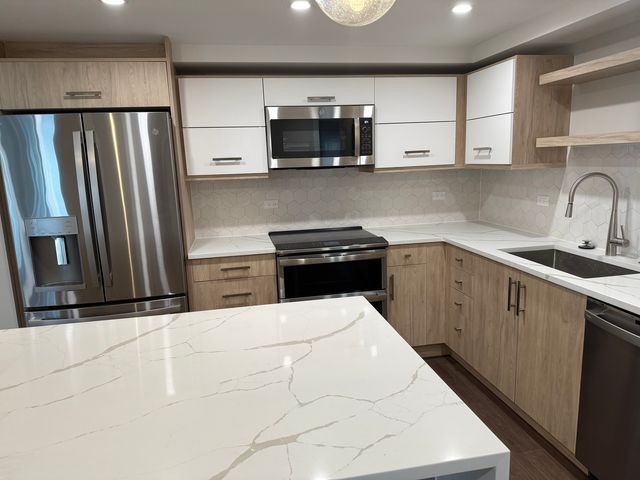 550 Sheridan Square 104, Evanston, IL 60202