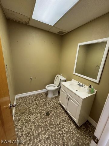 1910 Park Meadows DR, Fort Myers, FL 33907