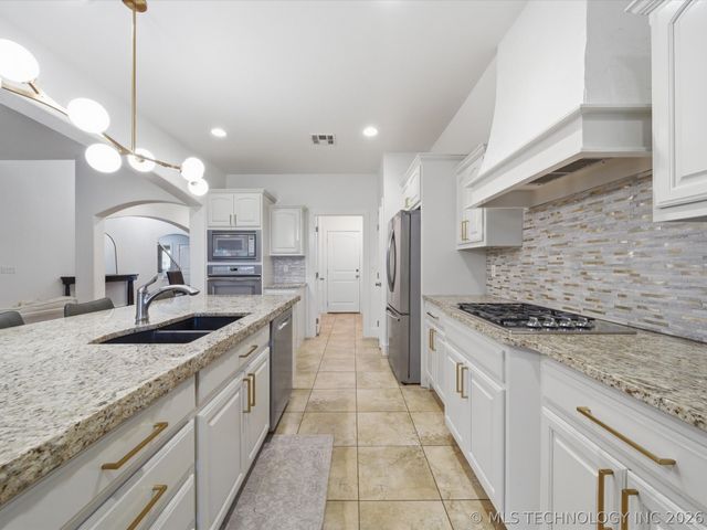 7058 E 127th Street S, Bixby, OK 74008