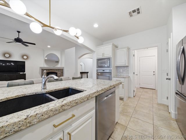 7058 E 127th Street S, Bixby, OK 74008