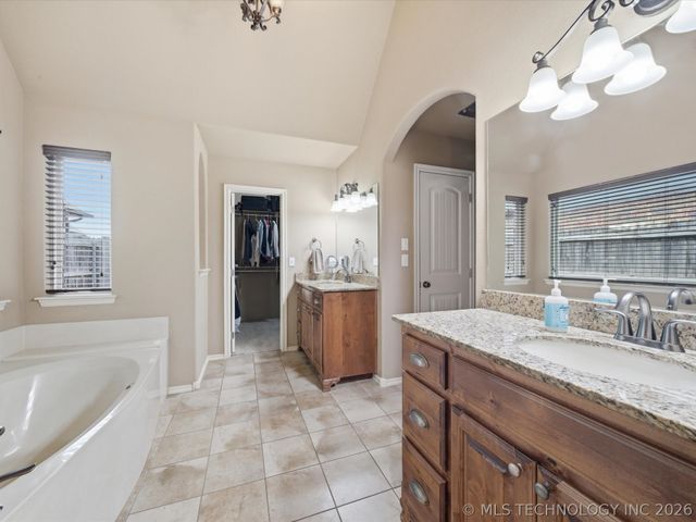 7058 E 127th Street S, Bixby, OK 74008