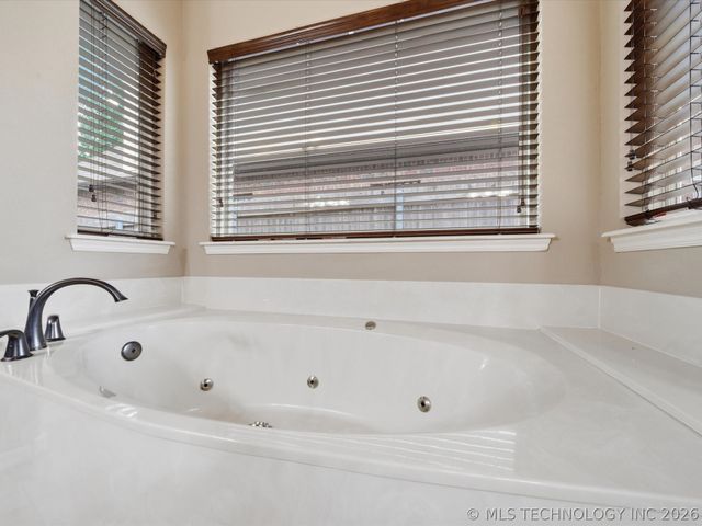 7058 E 127th Street S, Bixby, OK 74008