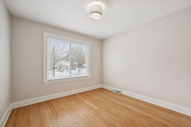 1275 Niles Avenue, Saint Paul, MN 55116