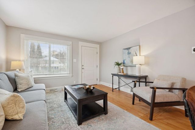 1275 Niles Avenue, Saint Paul, MN 55116