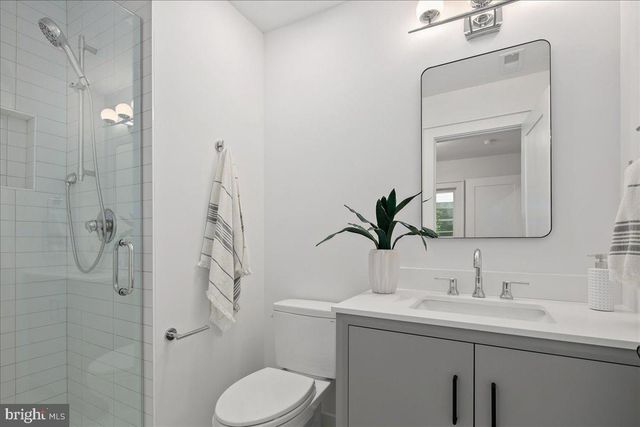 909 N IRVING ST, Arlington, VA 22201