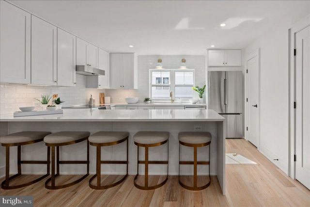 909 N IRVING ST, Arlington, VA 22201