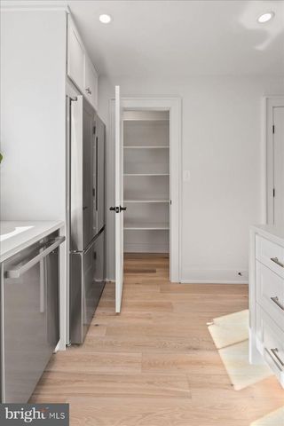 909 N IRVING ST, Arlington, VA 22201