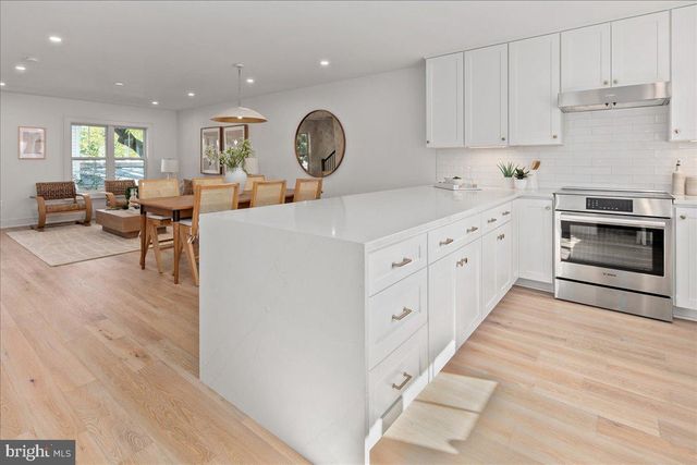 909 N IRVING ST, Arlington, VA 22201