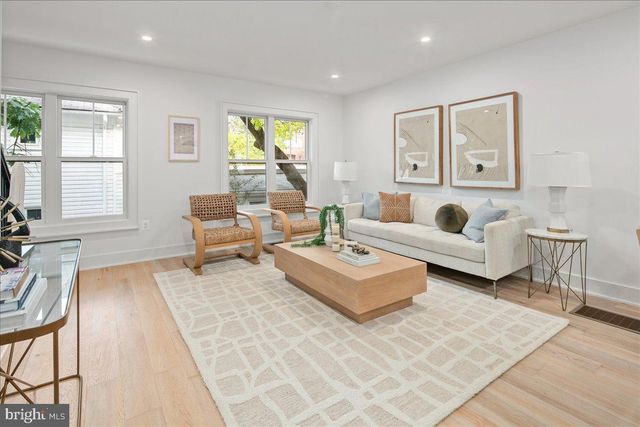 909 N IRVING ST, Arlington, VA 22201