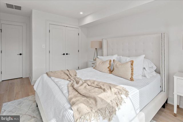 909 N IRVING ST, Arlington, VA 22201