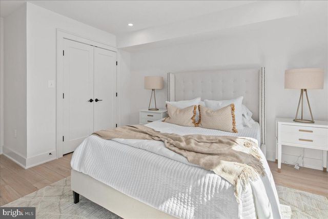 909 N IRVING ST, Arlington, VA 22201