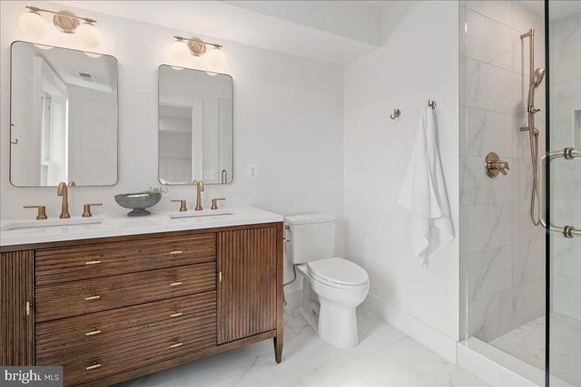 909 N IRVING ST, Arlington, VA 22201