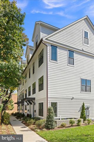 909 N IRVING ST, Arlington, VA 22201