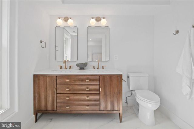 909 N IRVING ST, Arlington, VA 22201